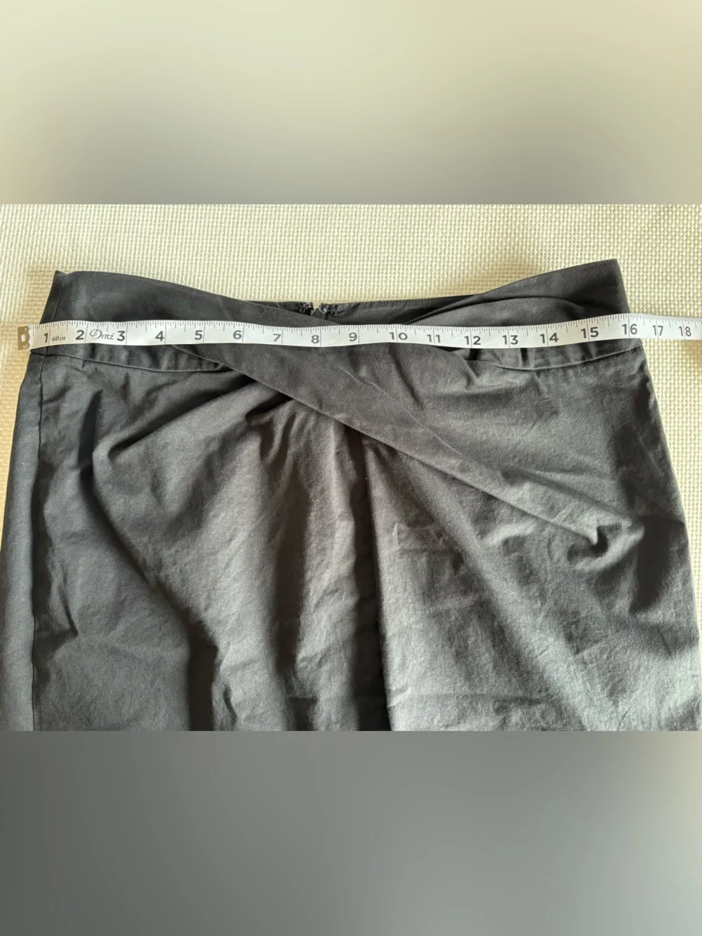Michael Kors Size 8 Black Pencil Skirt Flattering Cross Waist Back Zip